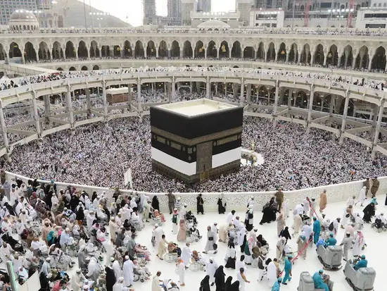 Umroh Lebih Tenang dan Aman? Ini 7 Alasan Kenapa Harus Pilih Travel Resmi!